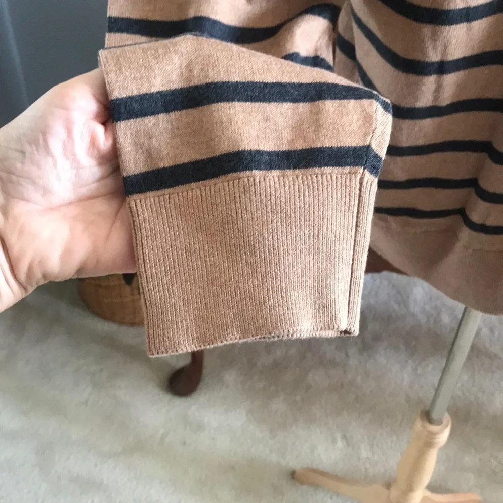 Gap Camel - Gray Stripe Sweater XL